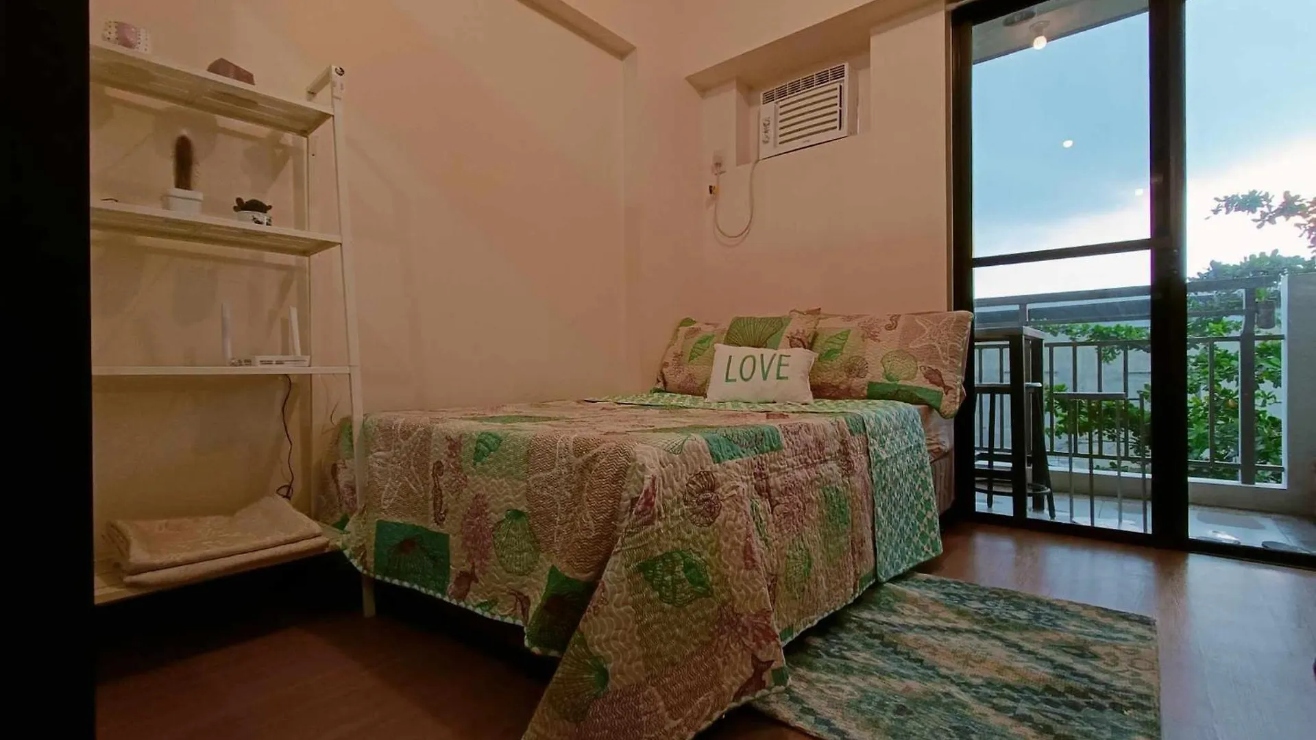 Junior Suite 1 Bedroom Resort Type Condo Near Naia Paranaque City Aparthotel
